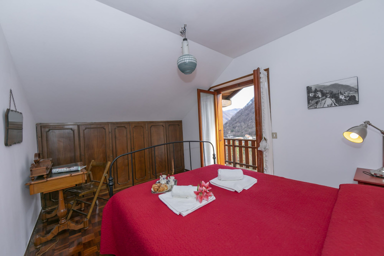 Bedroom 3, Villa Dizzasco, Como