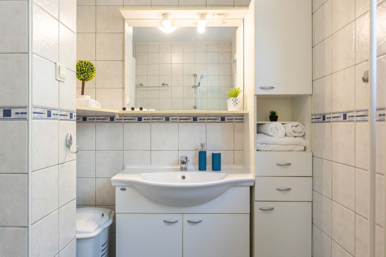 Bathroom 3, Bright 2bdr Apartment With a Balcony, Zagreb