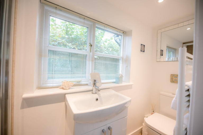 Bathroom, Little House, Aldringham, Suffolk
