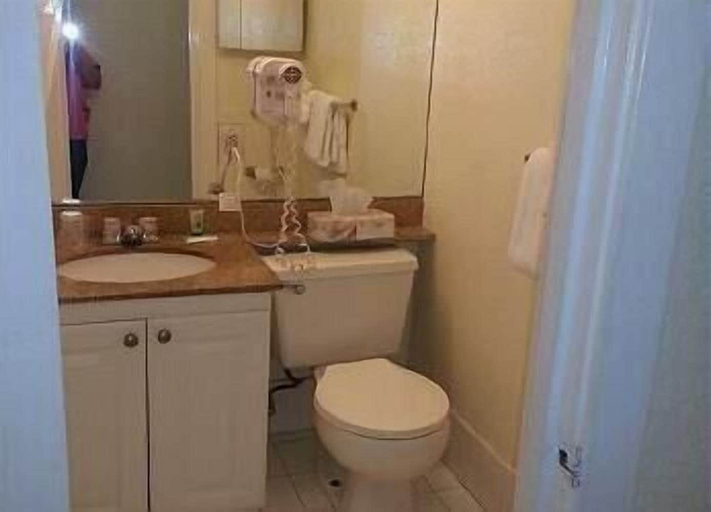 Bathroom 5, Hollywood Beach Resort- Beautiful Large Studio, Broward