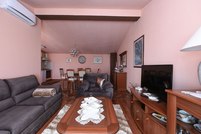 Others 5, Villa Ivana, Benkovac