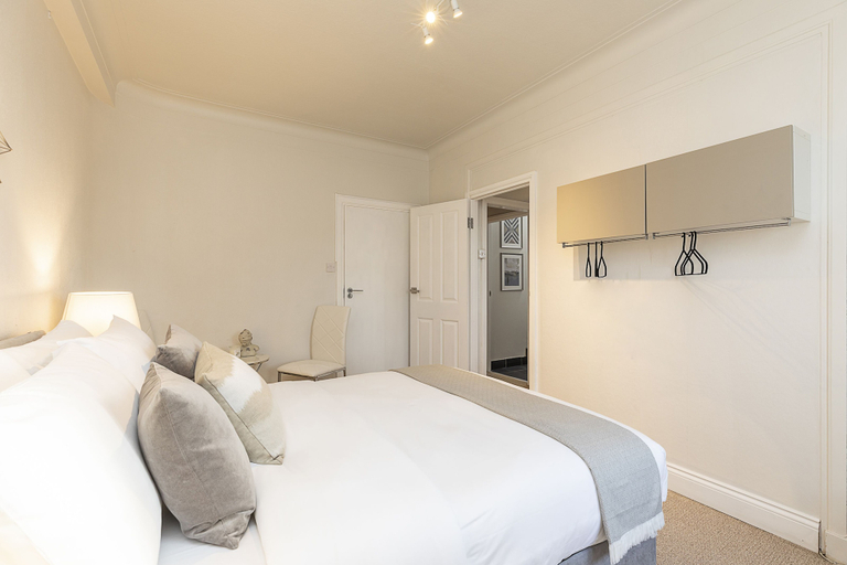 Bedroom 3, Grand Swiss Cottage Apartment, London