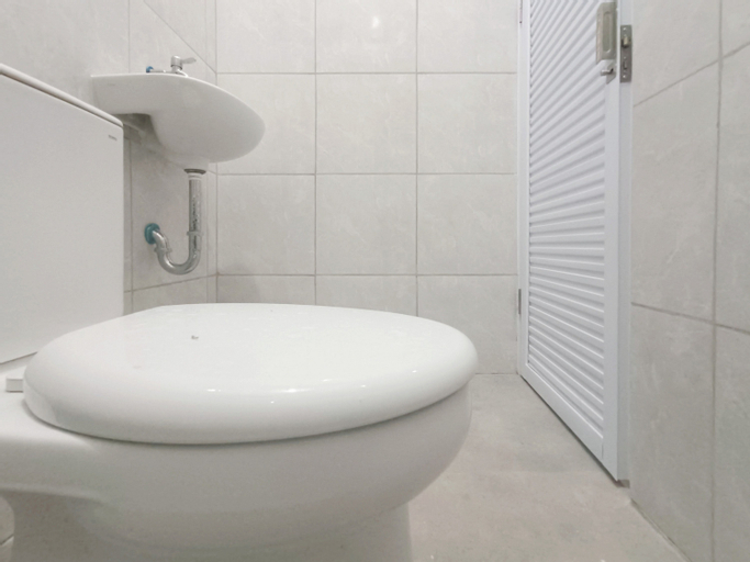 Bathroom 13