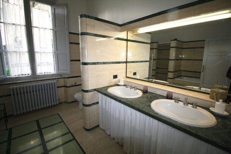 Bedroom 5, Villa Paradiso, Livorno