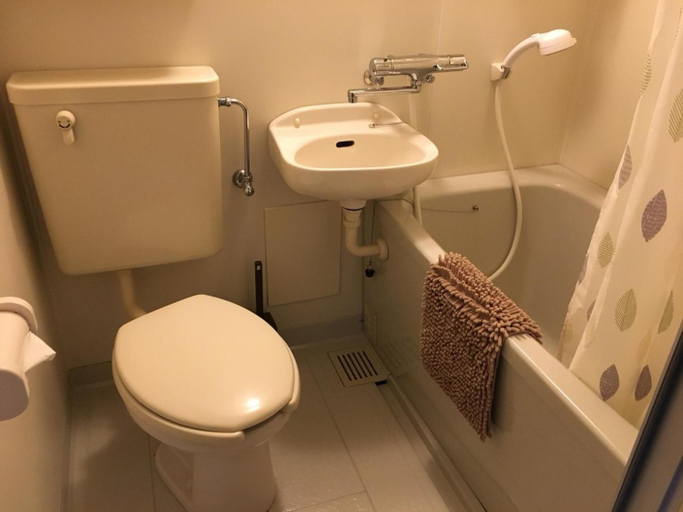 Bathroom 3, Yenn's Marina Inn Zamami Condominium, Zamami
