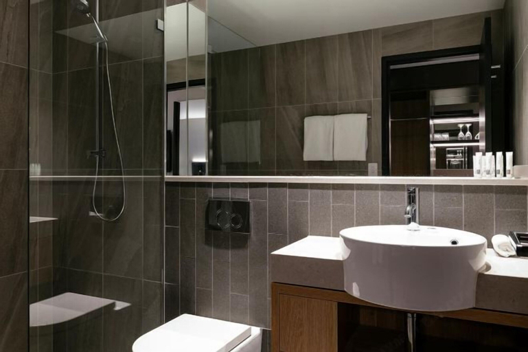 Bathroom 20