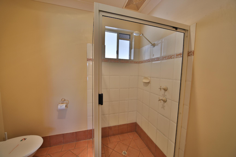 Bathroom 14