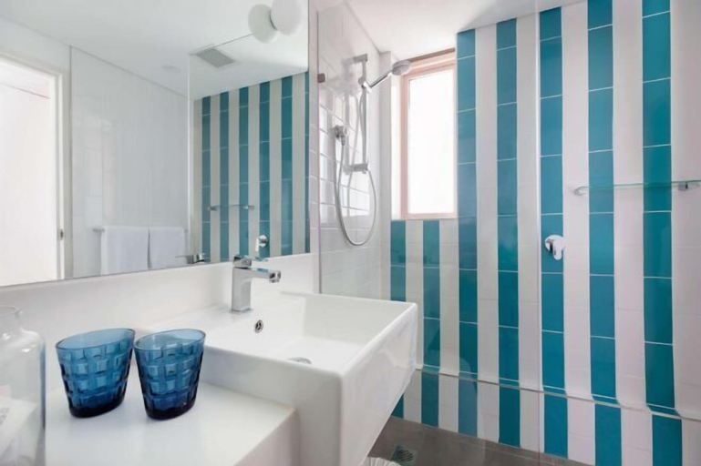 Bathroom 14