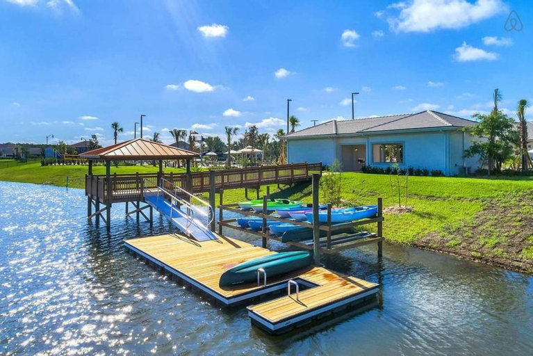 G - New 5 Bedroom Home - 5 Miles to Disney - Free Water Park - Private Pool, Osceola