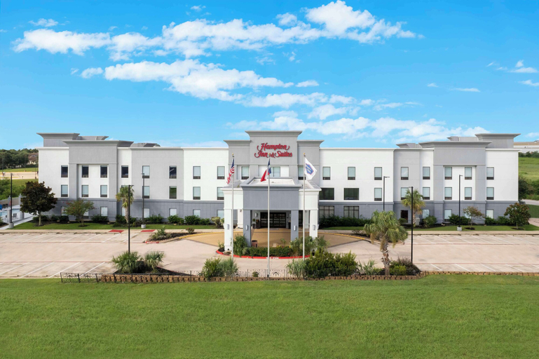 Exterior & Views 1, Hampton Inn & Suites Brenham, Washington