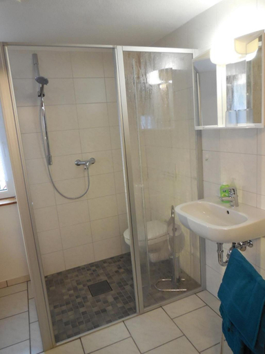 Bathroom, Ferienzimmer Gersprenztal, Odenwaldkreis