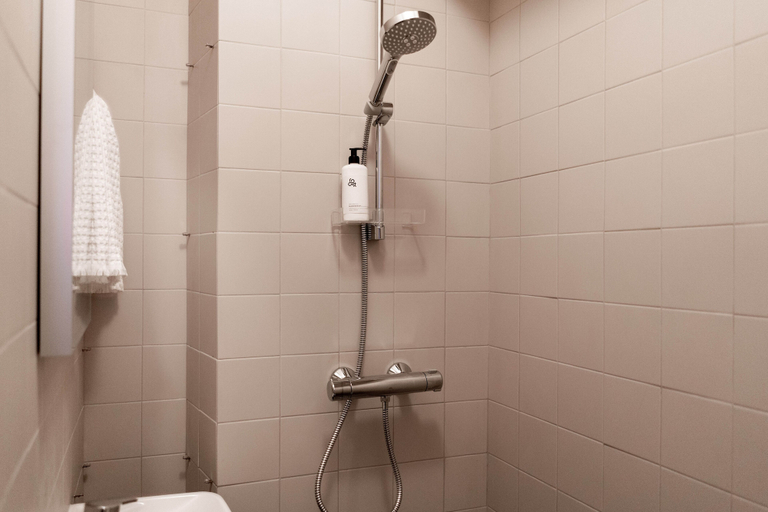 Bathroom, Roost Roobert, Uusimaa