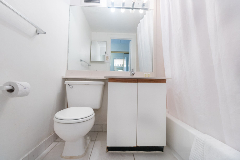 Bathroom, 487 Partial Ocean View Hollywood, Broward