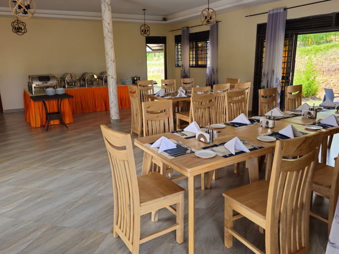 Food & Drinks 4, Kaije Country Cottages, Burahya