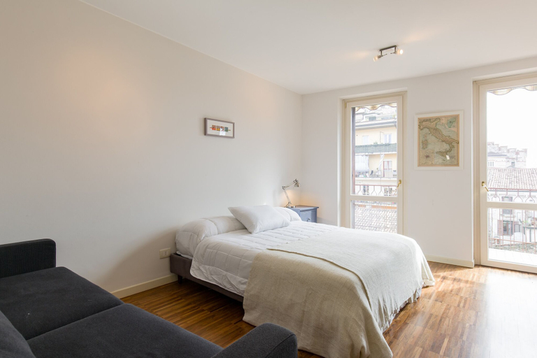Bedroom 2, Point of View, Verona