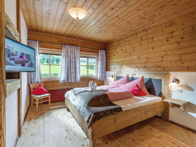 Bedroom 3, Grittlmühle Chalet Ferienwohnungen, Kitzbühel