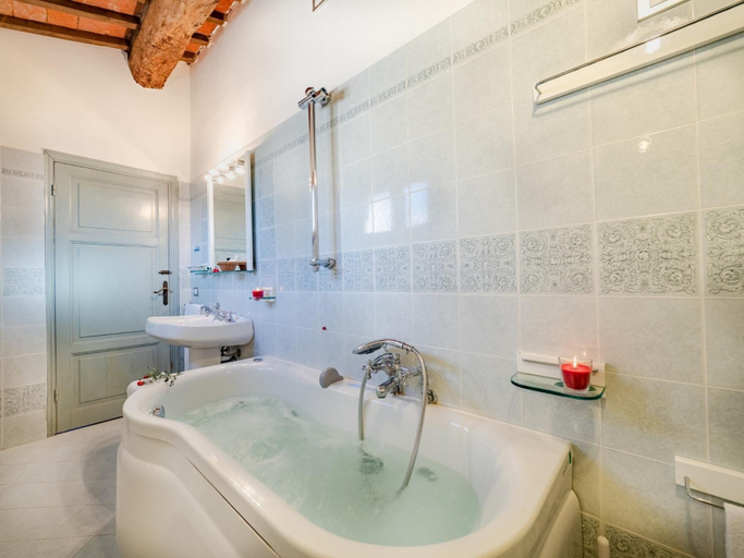 Bathroom 3, Villa Alessandro, Perugia