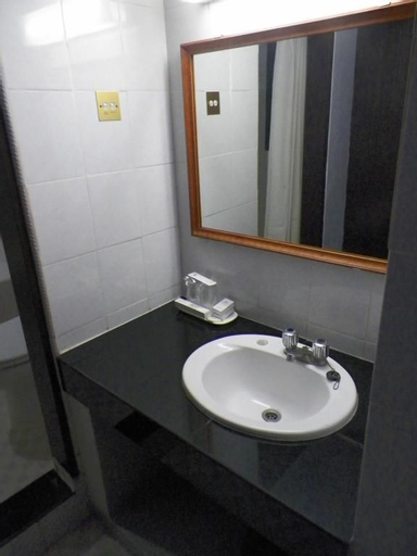 Bathroom 25
