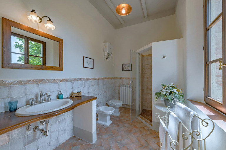 Bathroom 4, Villa Murlo, Siena