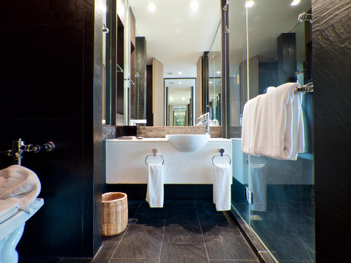 Bathroom 19