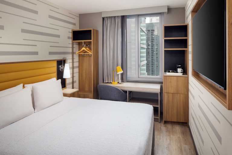 Bedroom 3, Hampton Inn New York Times Square, New York