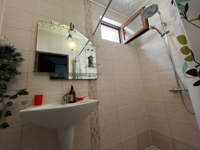 Others 5, Izgrev Sarafovo, Burgas