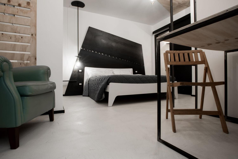 Others 3, Ananke B&B, Barletta-Andria-Trani
