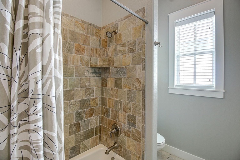 Bathroom 3, Blue Willow 187 BE, Nueces