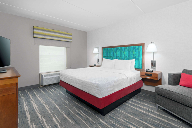 Bedroom 4, Hampton Inn Coventry - Warwick Area, Kent