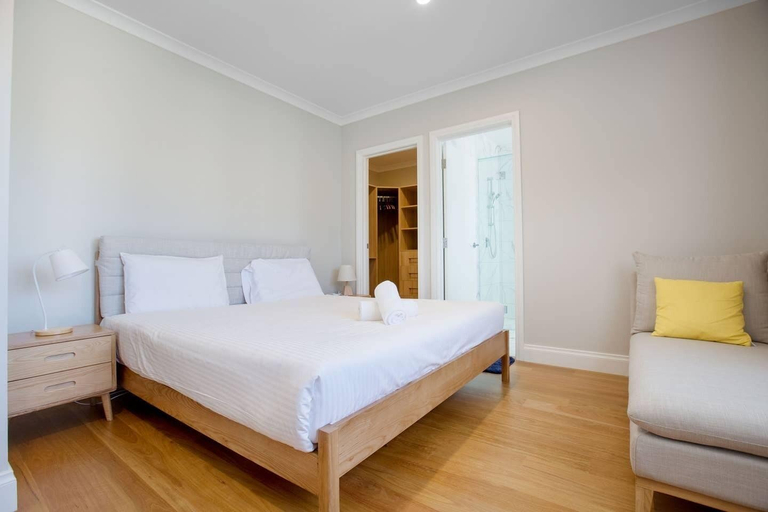 Bedroom 3, Lux Style 4BR Townhouse@ashwood, Melbourne