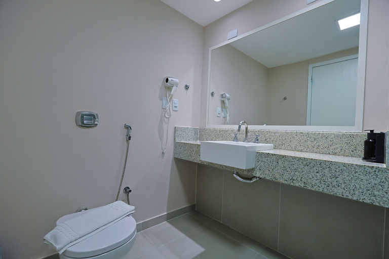 Bathroom 5, Del Mar Hotel, Aracaju