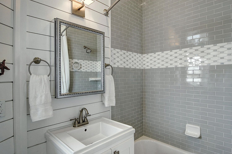 Bathroom 4, Summer Breeze TC 4103, Nueces