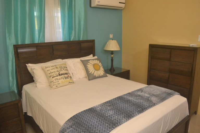 Bedroom 3, The Royal Escape Home