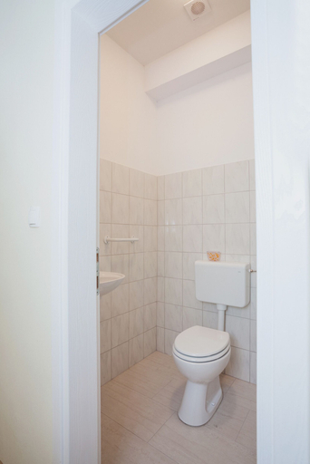 Bathroom 2, Villa Olive, Poličnik