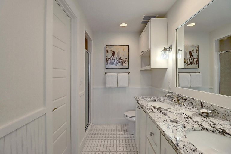Bathroom 4, Endless Summer TC 2302, Nueces