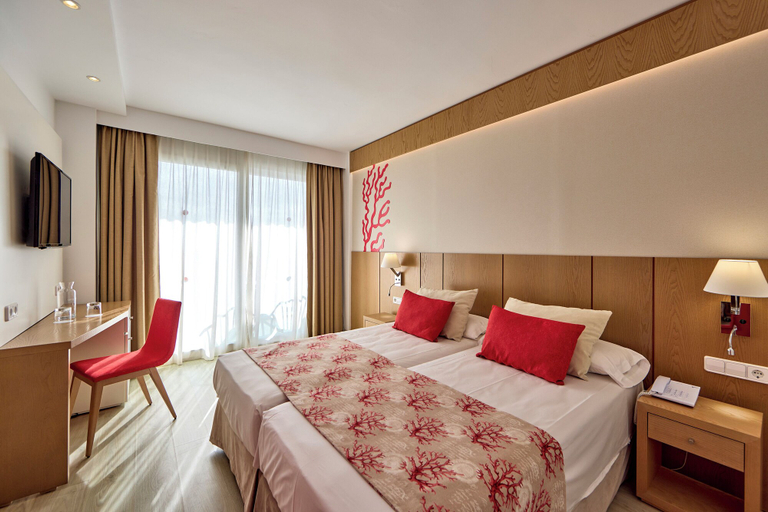 Bedroom 3, Universal Hotel Perla, Baleares