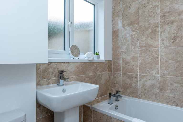 Bathroom 3, Milton House, Plymouth