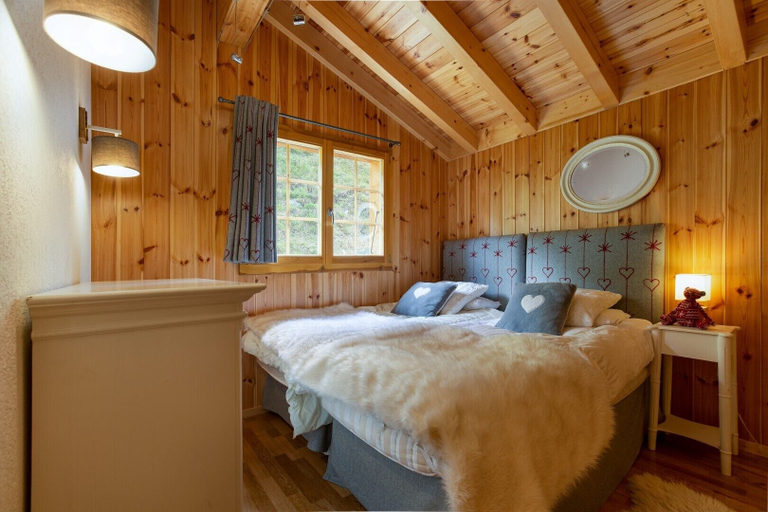Bedroom 2, Chalet Teremok - Hot Tub & Sauna - Great for Families, Martigny