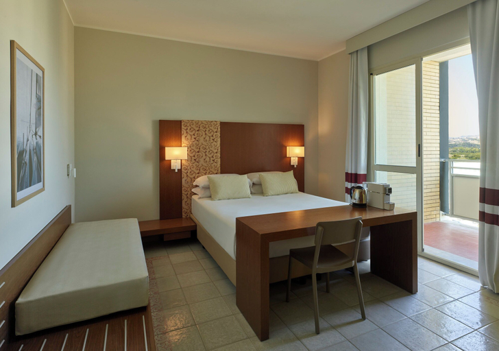 Bedroom 3, Serena Majestic Hotel, Pescara