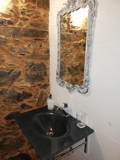 Bathroom 3, Casinha do Talasnal, Lousã