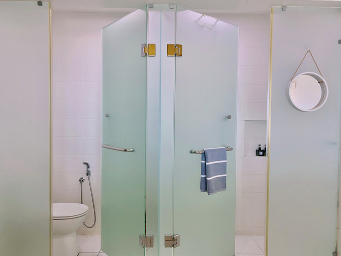 Bathroom 12