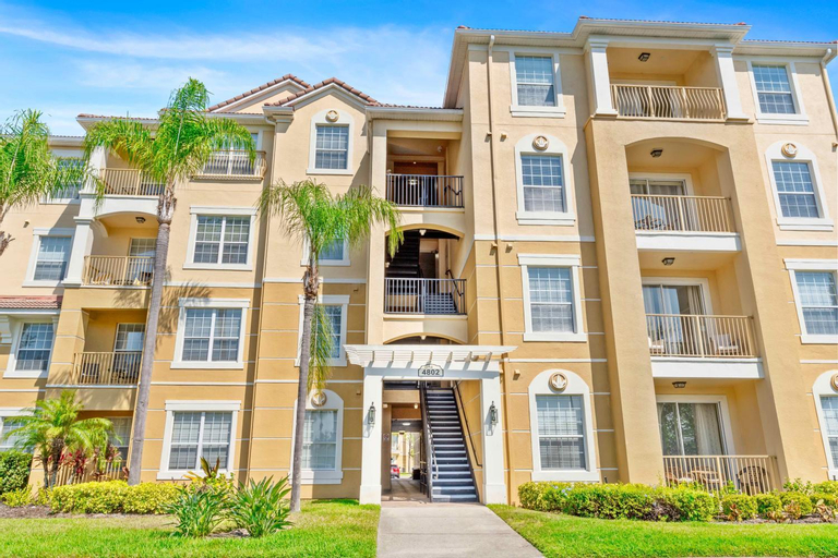 Exterior 8