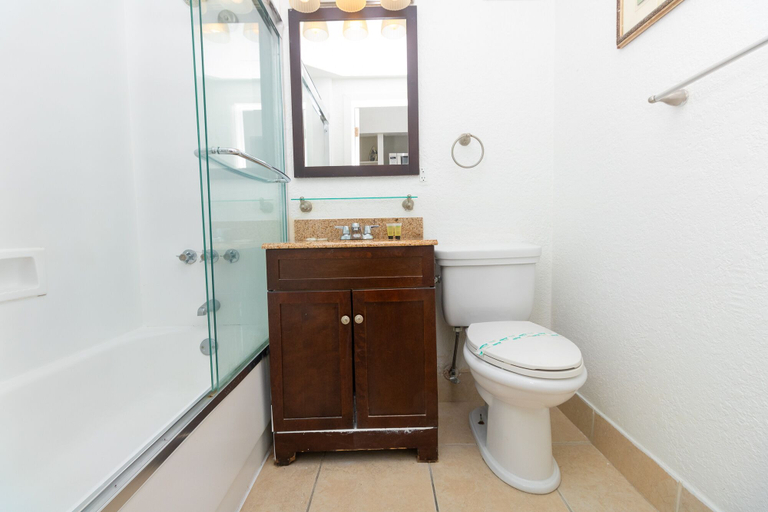 Bathroom, 707 Partial Ocean Hollywood Beach, Broward