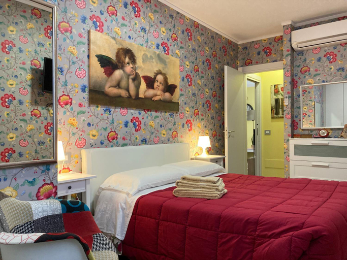 Others 3, B&B Paris, Trapani