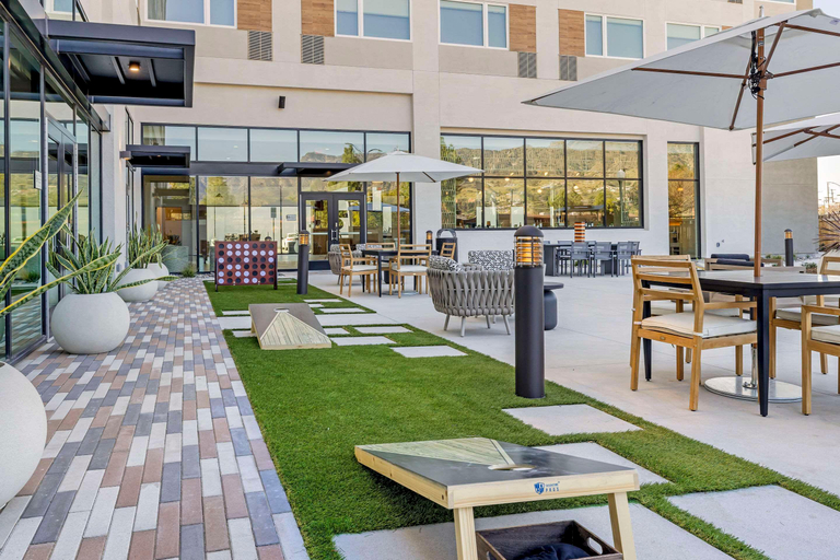 Sport & Beauty 3, Cambria Hotel Burbank Airport, Los Angeles