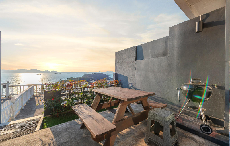 Others 5, Whales Dream Pension, Namhae