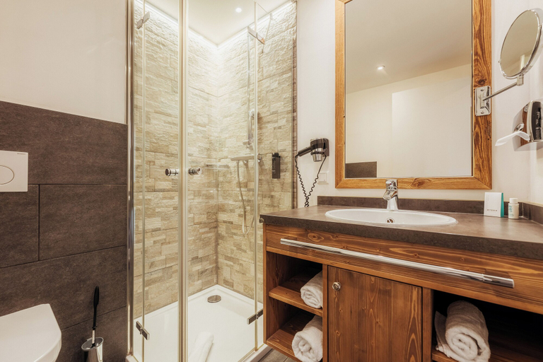 Bathroom 4, Torfhaus HARZRESORT, Goslar