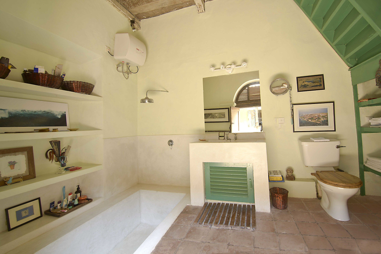 Bathroom 3, 79 Galle, Galle Four Gravets