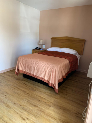 Bedroom 4, Towne Inn, Barren