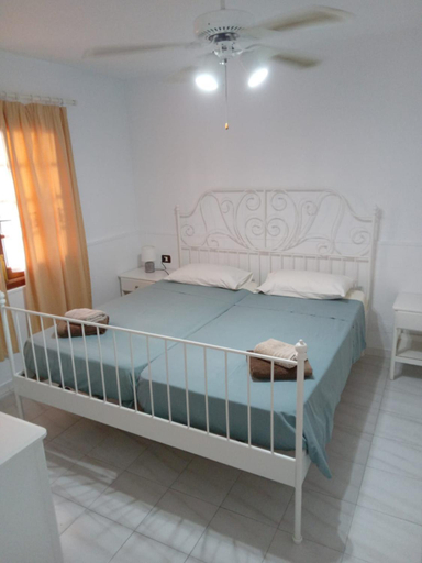 Bedroom 3, Blue Island House on the hill, with heated pool, Santa Cruz de Tenerife
